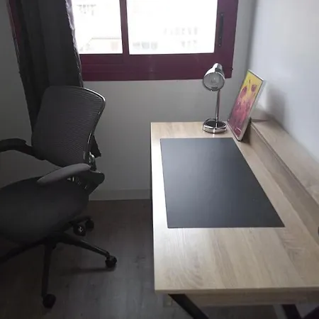 -- Le Refuge, A 50 Metres De La Gare -- Appartement